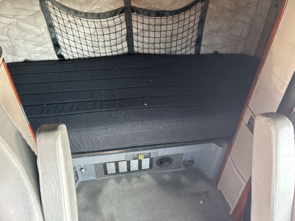 Sleeper Tractor-Heavy Duty Tractors-Freightliner-2019-Cascadia 12564ST-Ceres-CA-436,804\n\t\tmiles-$ 53,000 - Image 16