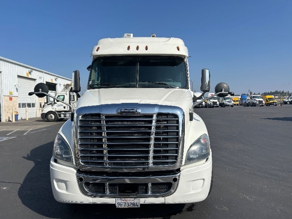 Sleeper Tractor-Heavy Duty Tractors-Freightliner-2019-Cascadia 12564ST-Ceres-CA-436,804\n\t\tmiles-$ 53,000 - Image 2