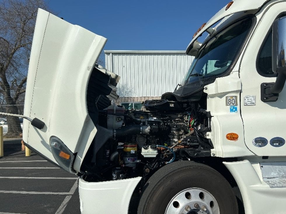 Sleeper Tractor-Heavy Duty Tractors-Freightliner-2019-Cascadia 12564ST-Ceres-CA-436,804\n\t\tmiles-$ 53,000 - Image 21