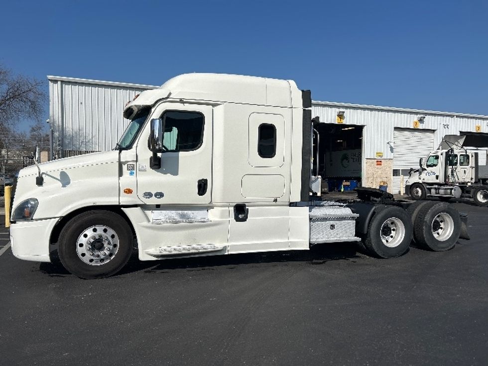 Sleeper Tractor-Heavy Duty Tractors-Freightliner-2019-Cascadia 12564ST-Ceres-CA-436,804\n\t\tmiles-$ 53,000 - Image 4