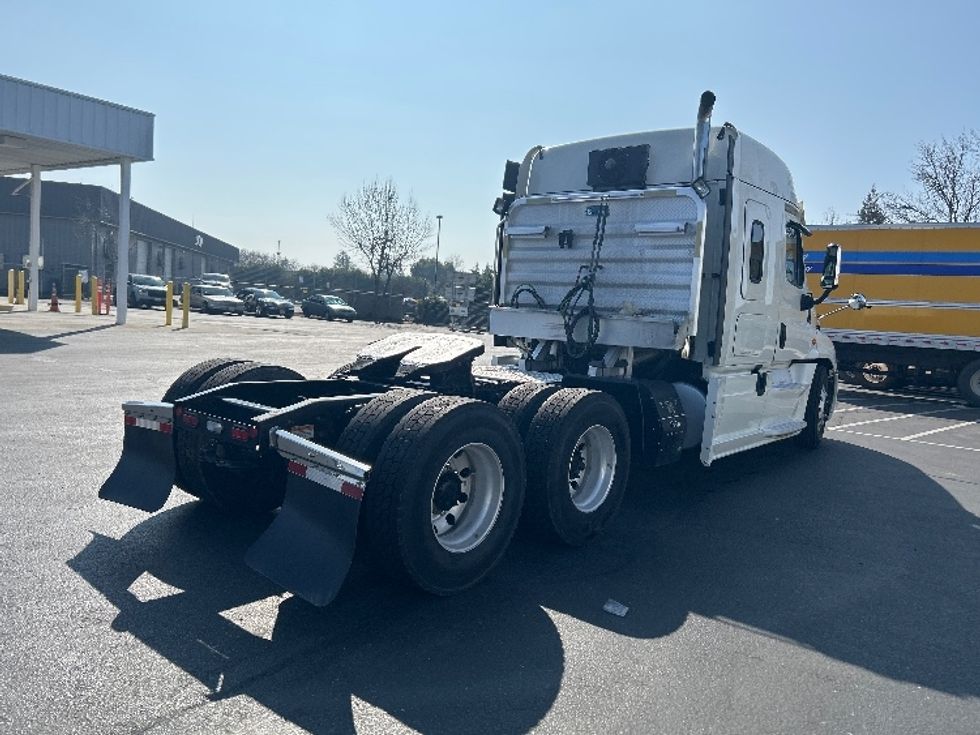 Sleeper Tractor-Heavy Duty Tractors-Freightliner-2019-Cascadia 12564ST-Ceres-CA-436,804\n\t\tmiles-$ 53,000 - Image 7