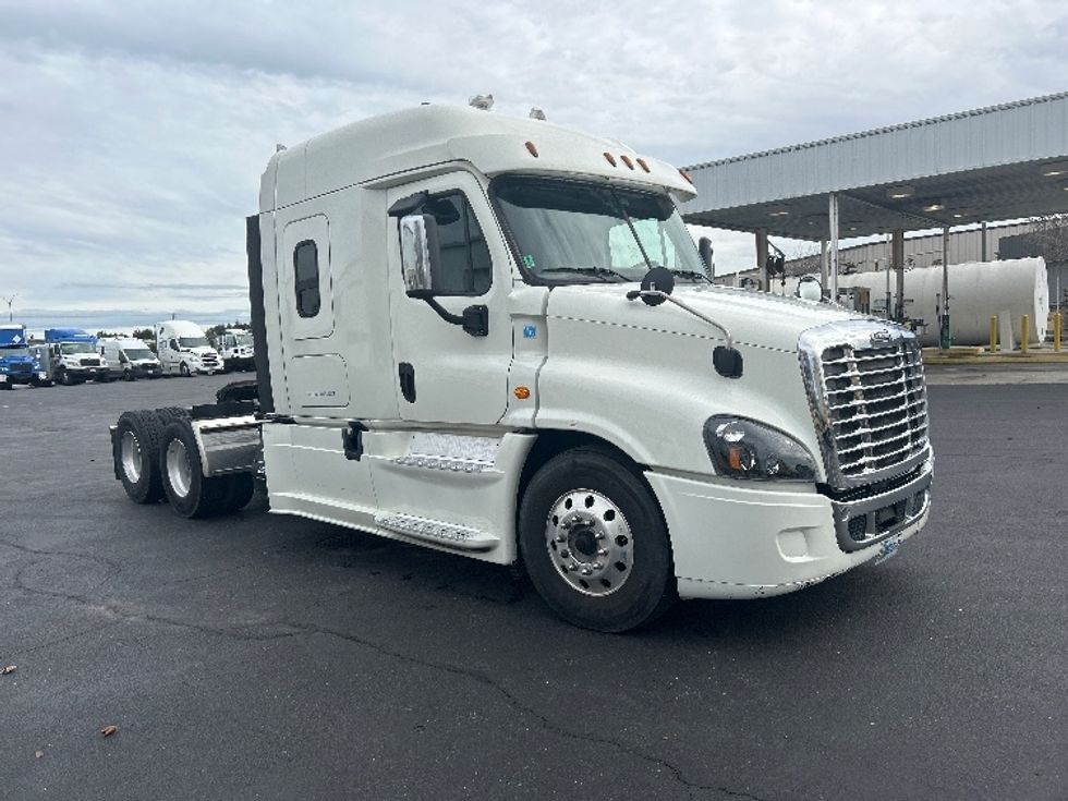 Sleeper Tractor-Heavy Duty Tractors-Freightliner-2019-Cascadia 12564ST-Ceres-CA-670,931\n\t\tmiles-$ 38,250 - Image 1