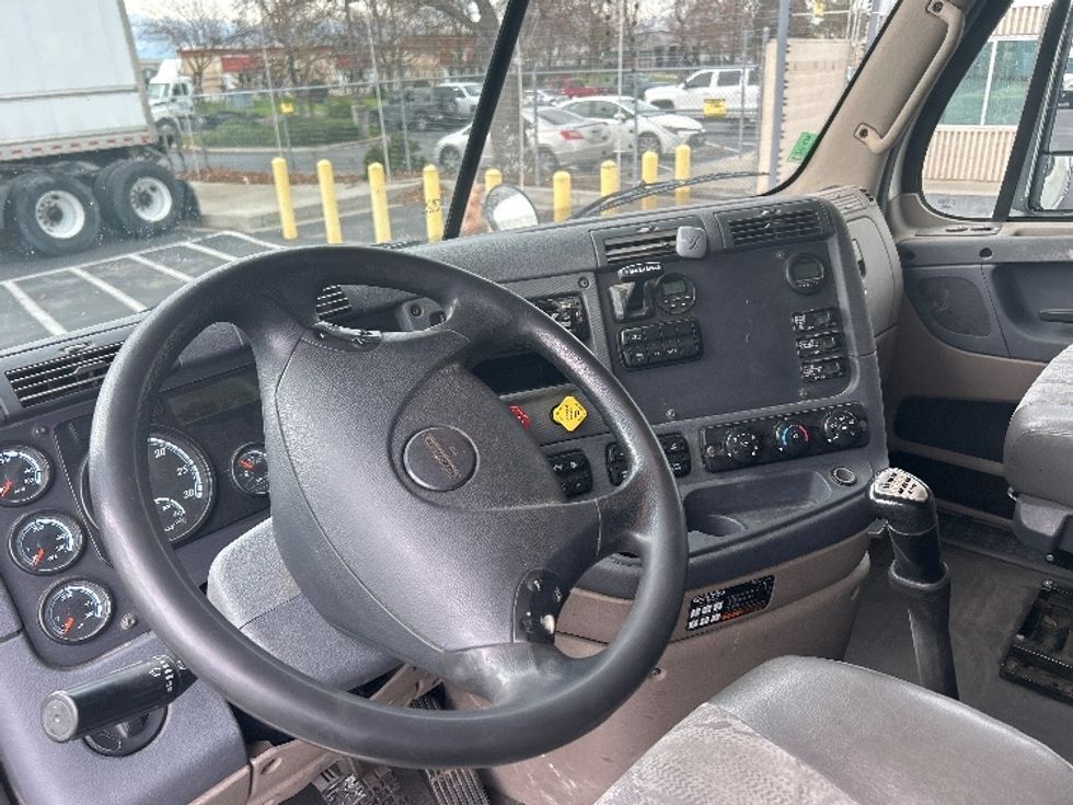 Sleeper Tractor-Heavy Duty Tractors-Freightliner-2019-Cascadia 12564ST-Ceres-CA-670,931\n\t\tmiles-$ 38,250 - Image 10