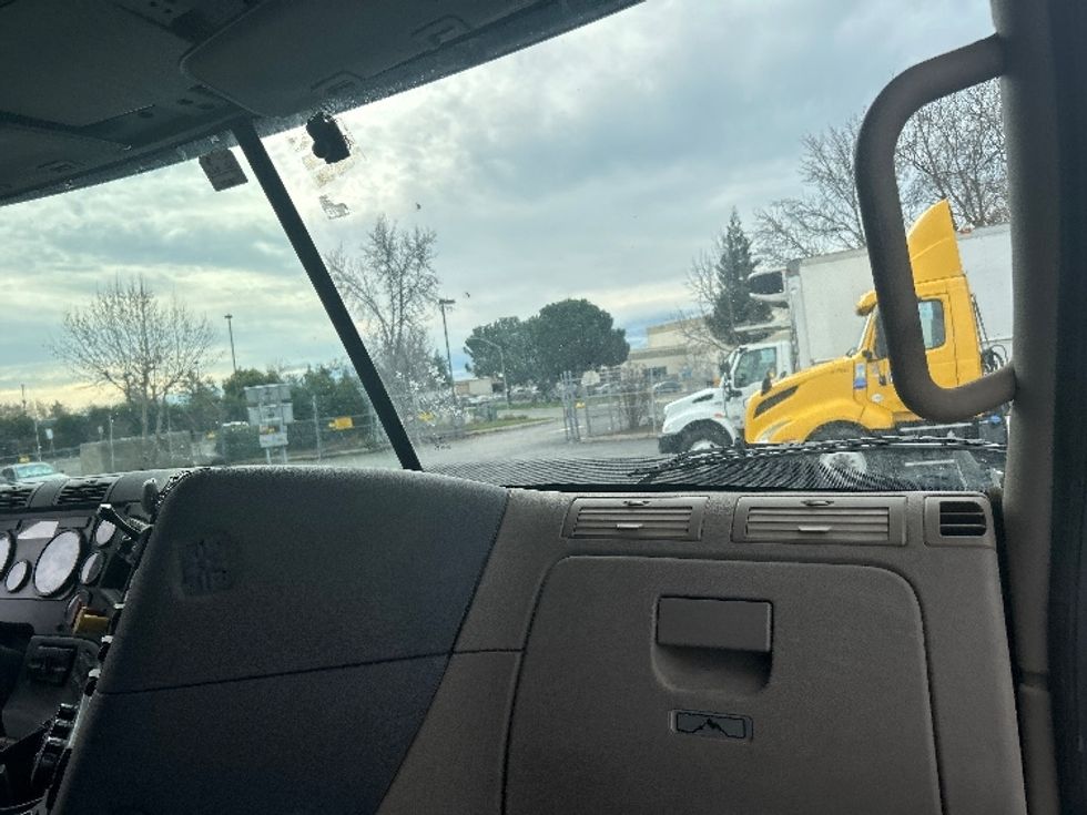 Sleeper Tractor-Heavy Duty Tractors-Freightliner-2019-Cascadia 12564ST-Ceres-CA-670,931\n\t\tmiles-$ 38,250 - Image 14