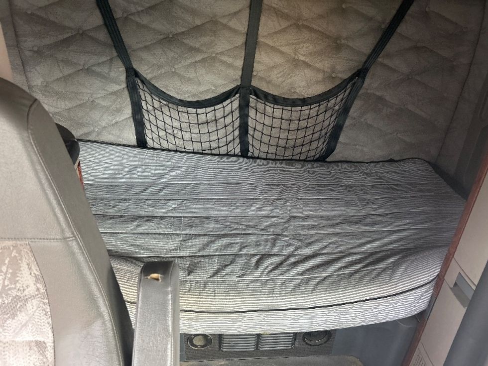 Sleeper Tractor-Heavy Duty Tractors-Freightliner-2019-Cascadia 12564ST-Ceres-CA-670,931\n\t\tmiles-$ 38,250 - Image 16