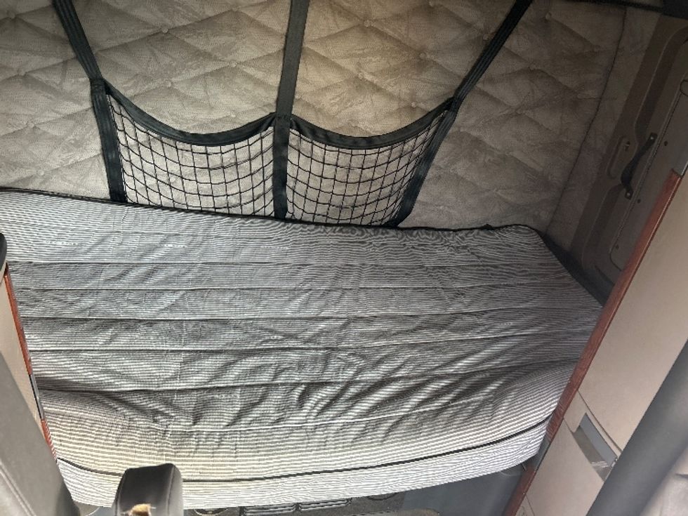 Sleeper Tractor-Heavy Duty Tractors-Freightliner-2019-Cascadia 12564ST-Ceres-CA-670,931\n\t\tmiles-$ 38,250 - Image 17