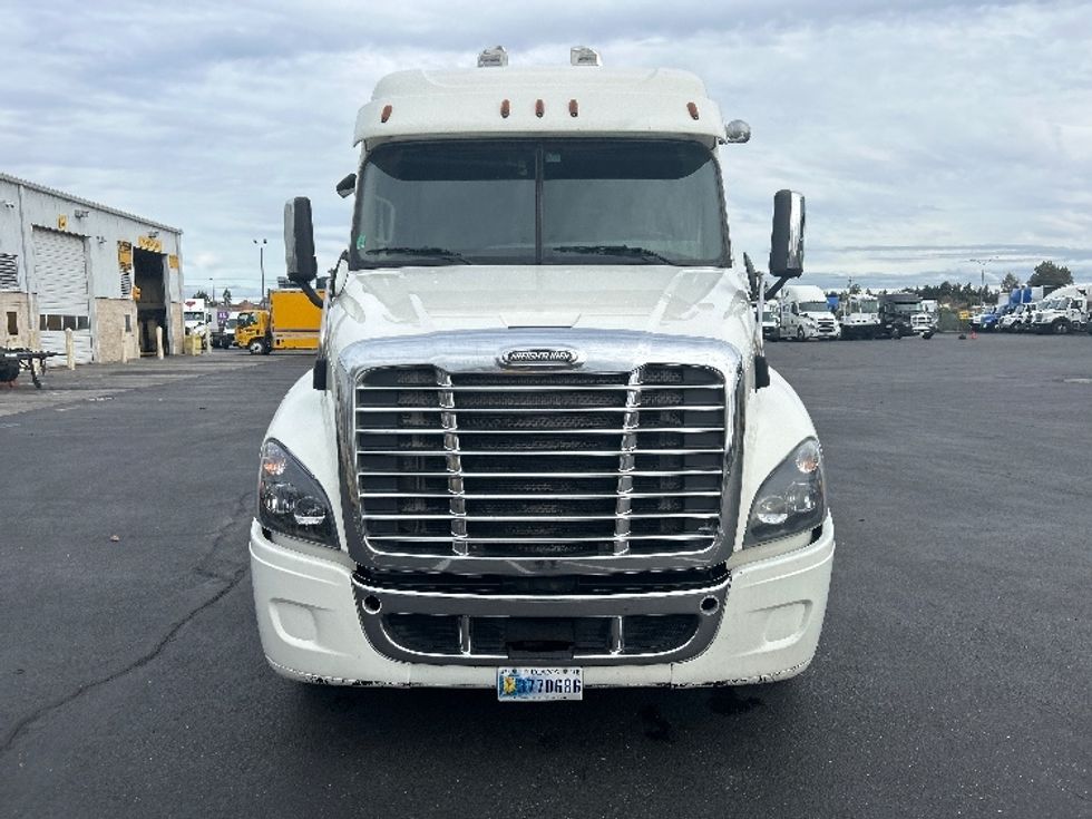 Sleeper Tractor-Heavy Duty Tractors-Freightliner-2019-Cascadia 12564ST-Ceres-CA-670,931\n\t\tmiles-$ 38,250 - Image 2