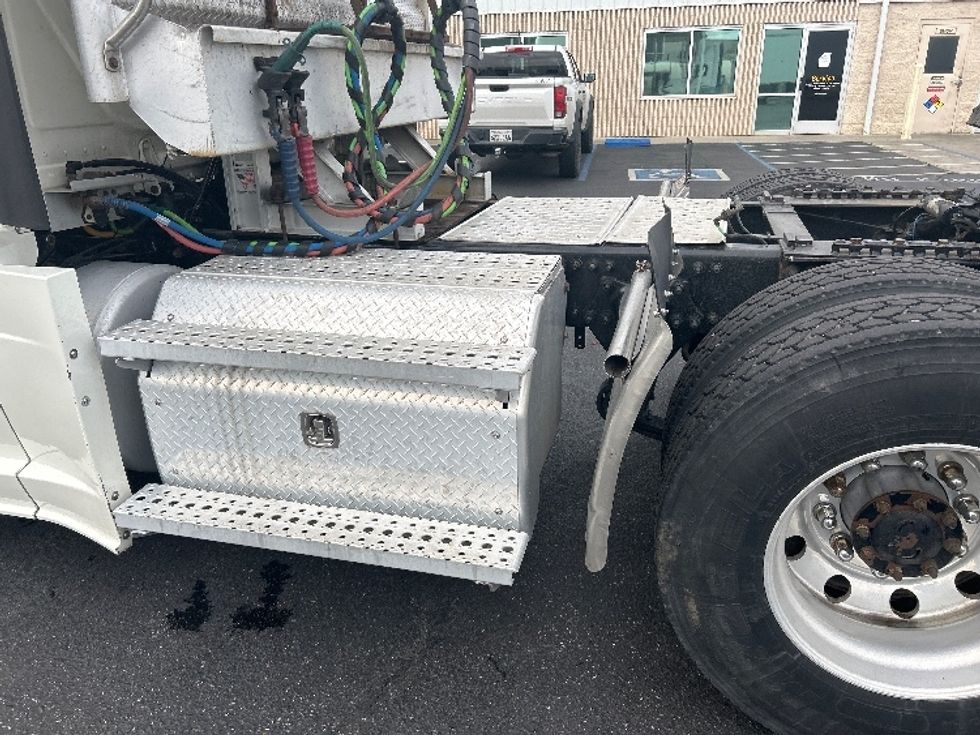 Sleeper Tractor-Heavy Duty Tractors-Freightliner-2019-Cascadia 12564ST-Ceres-CA-670,931\n\t\tmiles-$ 38,250 - Image 22