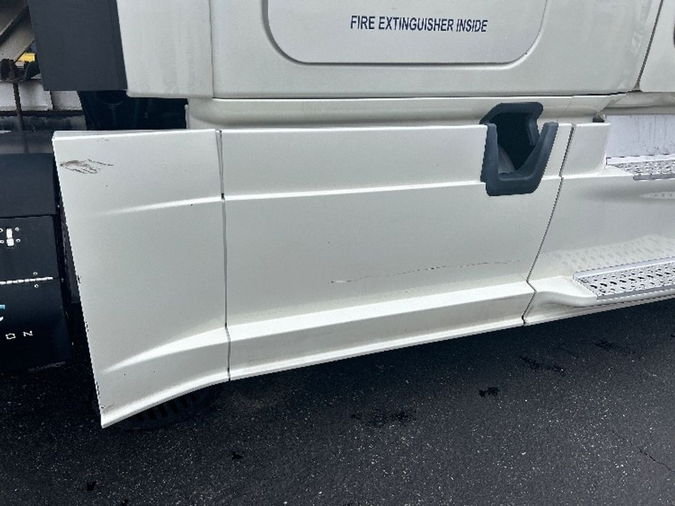 Sleeper Tractor-Heavy Duty Tractors-Freightliner-2019-Cascadia 12564ST-Ceres-CA-670,931\n\t\tmiles-$ 38,250 - Image 24