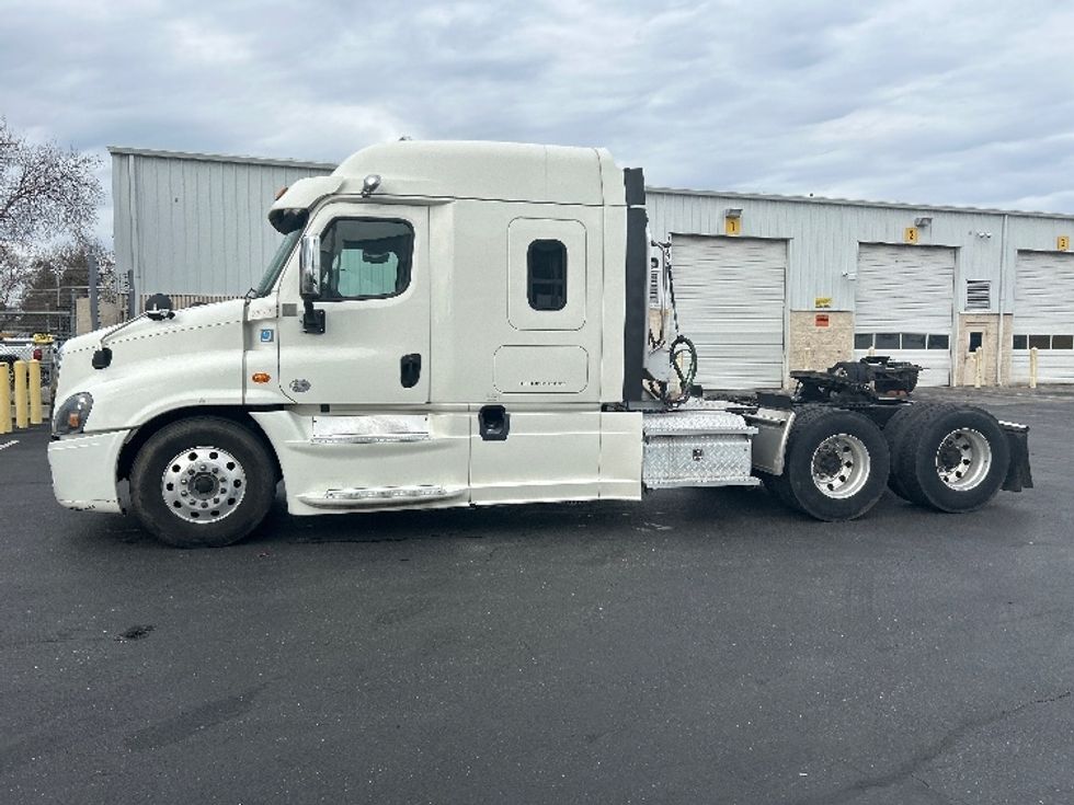 Sleeper Tractor-Heavy Duty Tractors-Freightliner-2019-Cascadia 12564ST-Ceres-CA-670,931\n\t\tmiles-$ 38,250 - Image 4