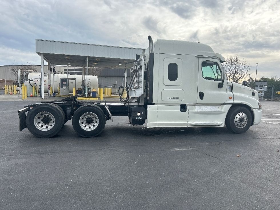 Sleeper Tractor-Heavy Duty Tractors-Freightliner-2019-Cascadia 12564ST-Ceres-CA-670,931\n\t\tmiles-$ 38,250 - Image 8