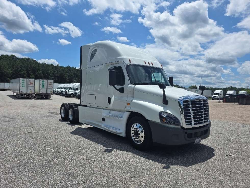 Sleeper Tractor-Heavy Duty Tractors-Freightliner-2019-Cascadia 12564ST-Chester-VA-590,746
miles-$ 51,250