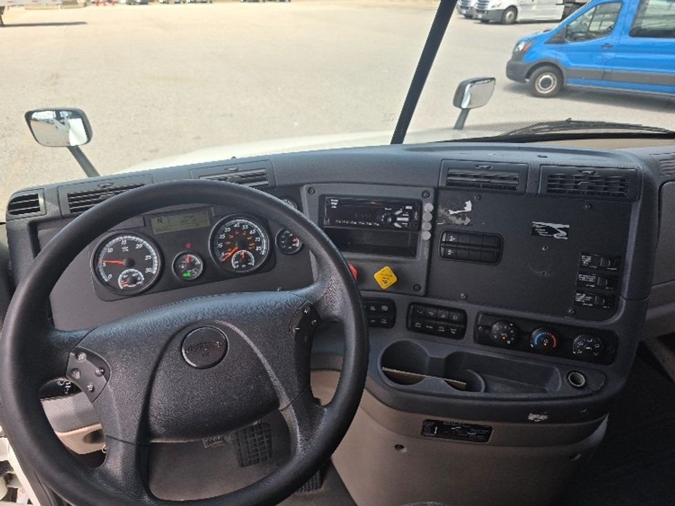 Sleeper Tractor-Heavy Duty Tractors-Freightliner-2019-Cascadia 12564ST-Chester-VA-590,746\n\t\tmiles-$ 51,250 - Image 11