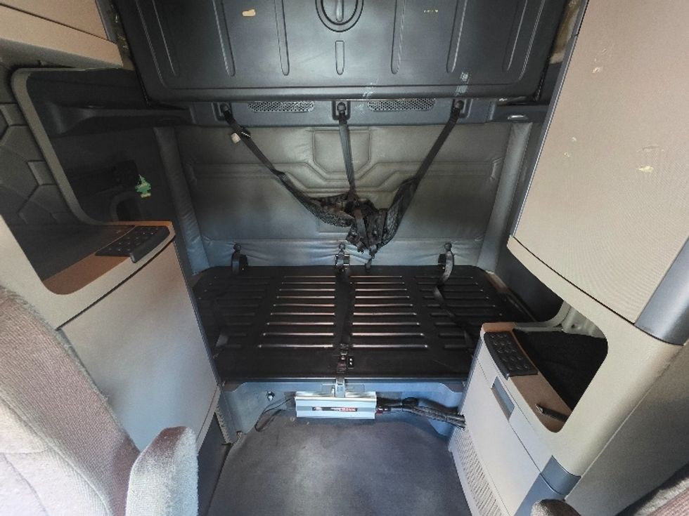 Sleeper Tractor-Heavy Duty Tractors-Freightliner-2019-Cascadia 12564ST-Chester-VA-590,746\n\t\tmiles-$ 51,250 - Image 16