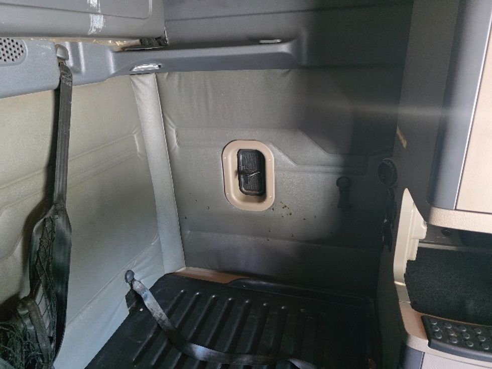 Sleeper Tractor-Heavy Duty Tractors-Freightliner-2019-Cascadia 12564ST-Chester-VA-590,746\n\t\tmiles-$ 51,250 - Image 17