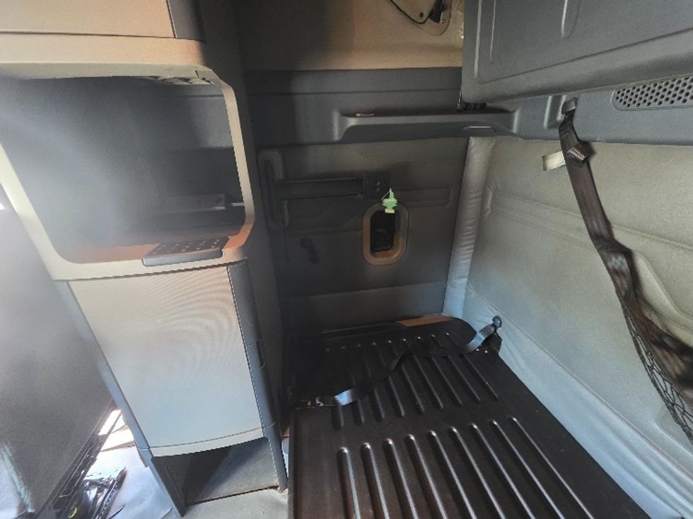 Sleeper Tractor-Heavy Duty Tractors-Freightliner-2019-Cascadia 12564ST-Chester-VA-590,746\n\t\tmiles-$ 51,250 - Image 18