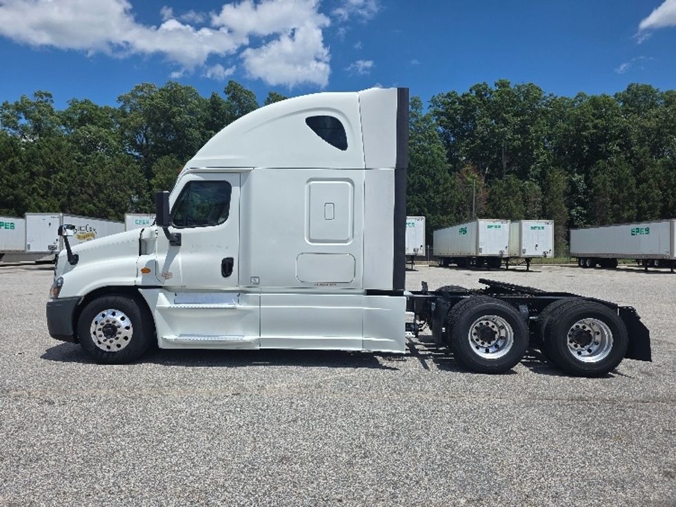 Sleeper Tractor-Heavy Duty Tractors-Freightliner-2019-Cascadia 12564ST-Chester-VA-590,746\n\t\tmiles-$ 51,250 - Image 4