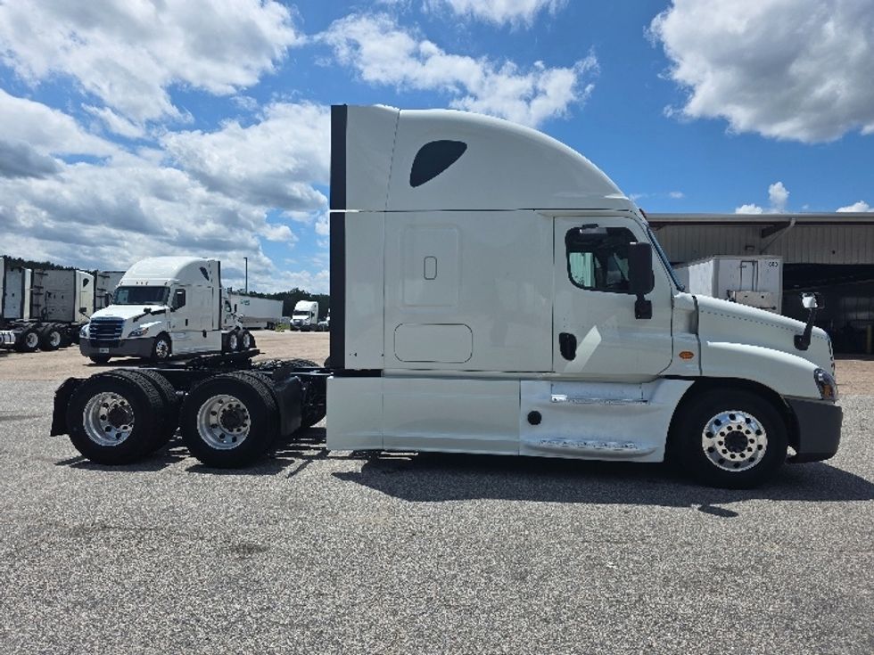 Sleeper Tractor-Heavy Duty Tractors-Freightliner-2019-Cascadia 12564ST-Chester-VA-590,746\n\t\tmiles-$ 51,250 - Image 8