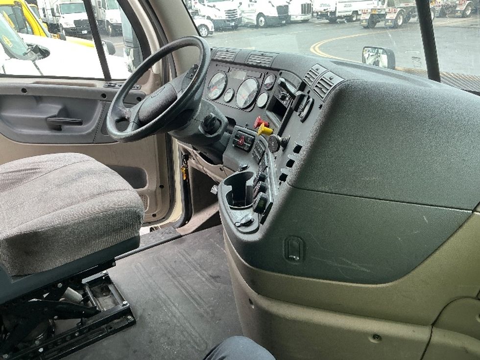 Sleeper Tractor-Heavy Duty Tractors-Freightliner-2019-Cascadia 12564ST-City Of Industry-CA-580,117\n\t\tmiles-$ 54,250 - Image 15