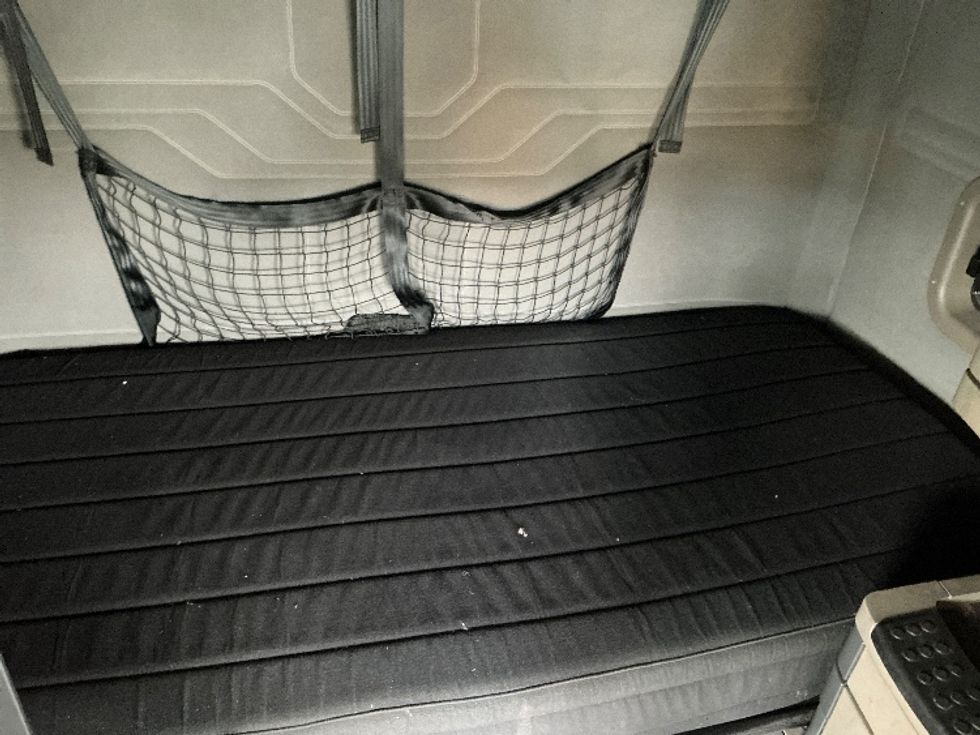 Sleeper Tractor-Heavy Duty Tractors-Freightliner-2019-Cascadia 12564ST-City Of Industry-CA-580,117\n\t\tmiles-$ 54,250 - Image 17