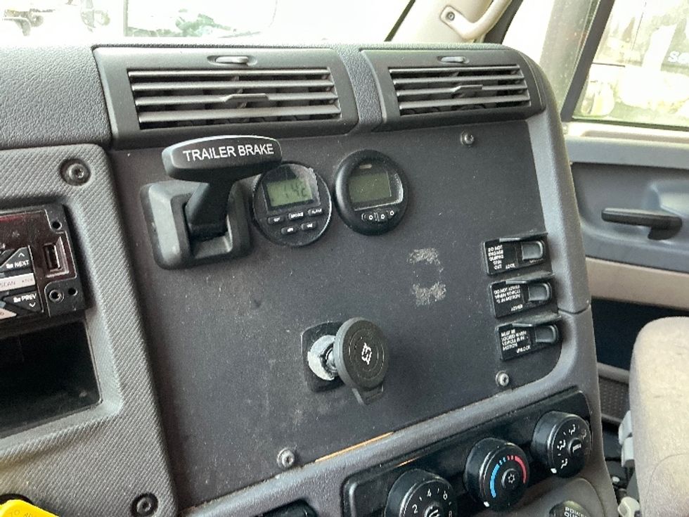 Sleeper Tractor-Heavy Duty Tractors-Freightliner-2019-Cascadia 12564ST-City Of Industry-CA-580,117\n\t\tmiles-$ 54,250 - Image 25