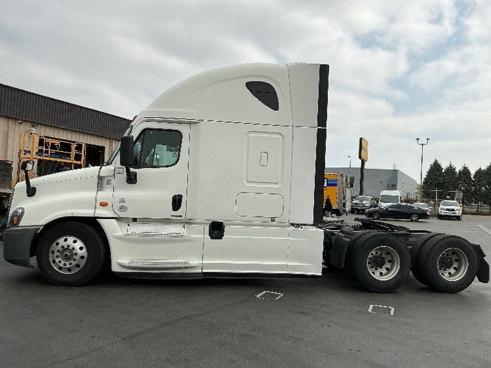 Sleeper Tractor-Heavy Duty Tractors-Freightliner-2019-Cascadia 12564ST-City Of Industry-CA-580,117\n\t\tmiles-$ 54,250 - Image 4