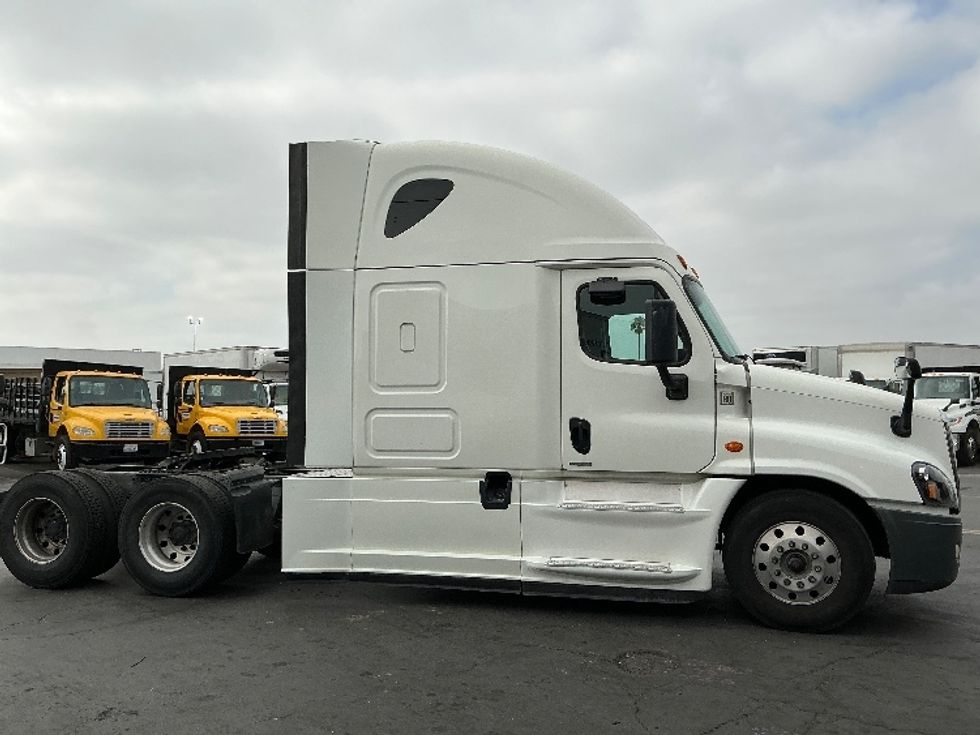 Sleeper Tractor-Heavy Duty Tractors-Freightliner-2019-Cascadia 12564ST-City Of Industry-CA-580,117\n\t\tmiles-$ 54,250 - Image 8