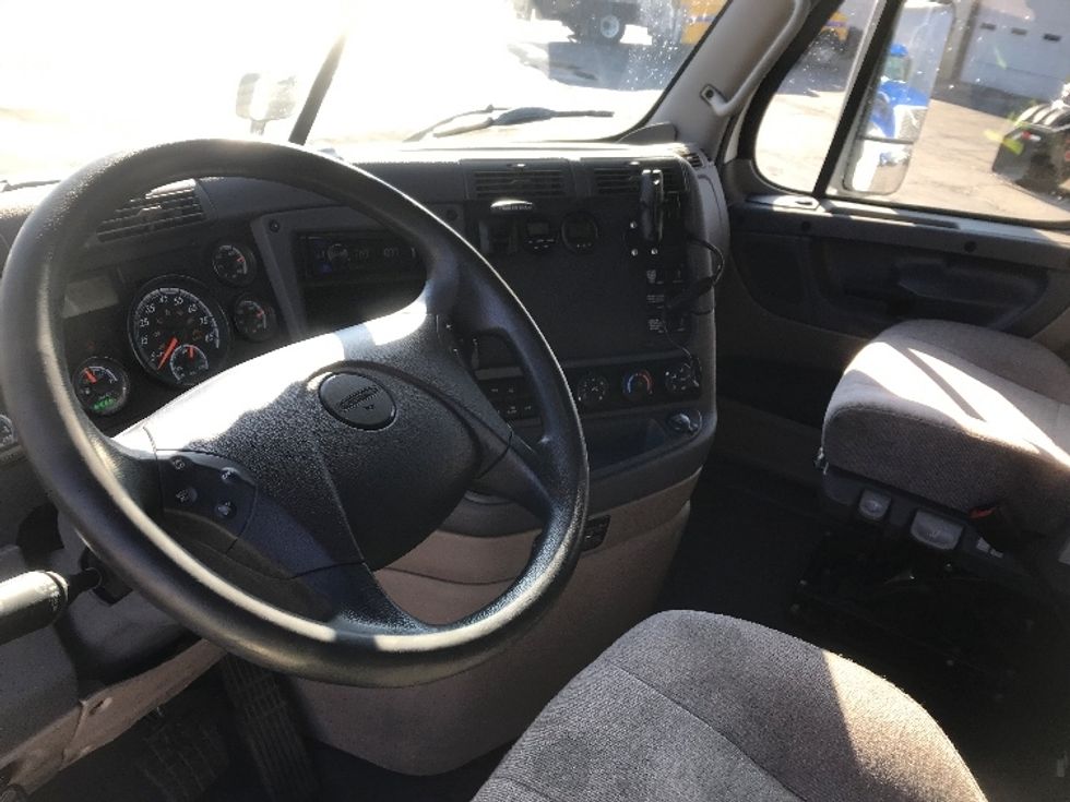 Sleeper Tractor-Heavy Duty Tractors-Freightliner-2019-Cascadia 12564ST-Cleona-PA-411,826\n\t\tmiles-$ 54,500 - Image 10