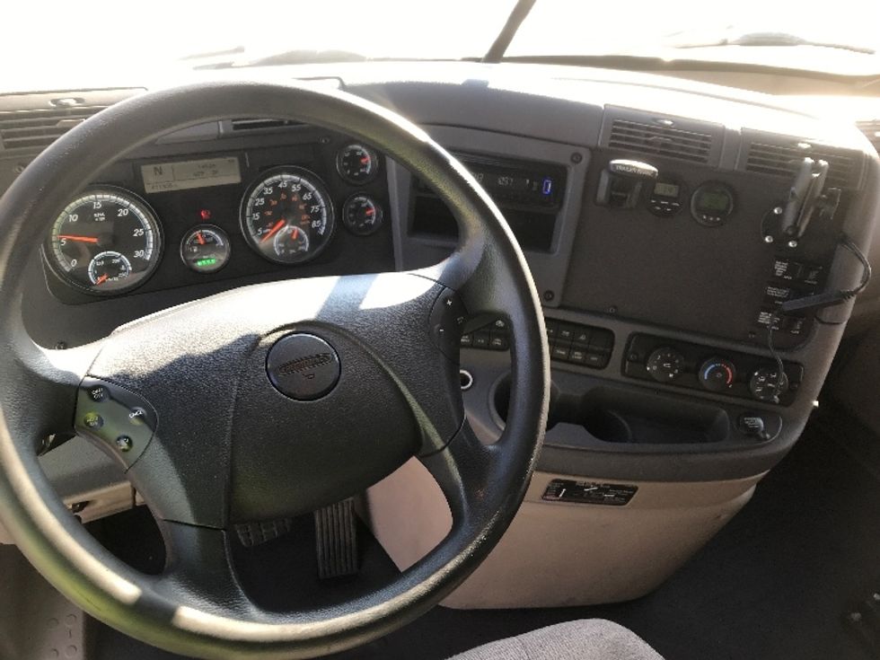 Sleeper Tractor-Heavy Duty Tractors-Freightliner-2019-Cascadia 12564ST-Cleona-PA-411,826\n\t\tmiles-$ 54,500 - Image 11