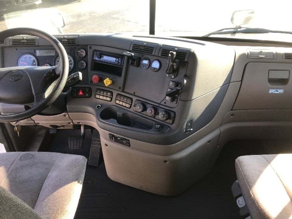 Sleeper Tractor-Heavy Duty Tractors-Freightliner-2019-Cascadia 12564ST-Cleona-PA-411,826\n\t\tmiles-$ 54,500 - Image 12