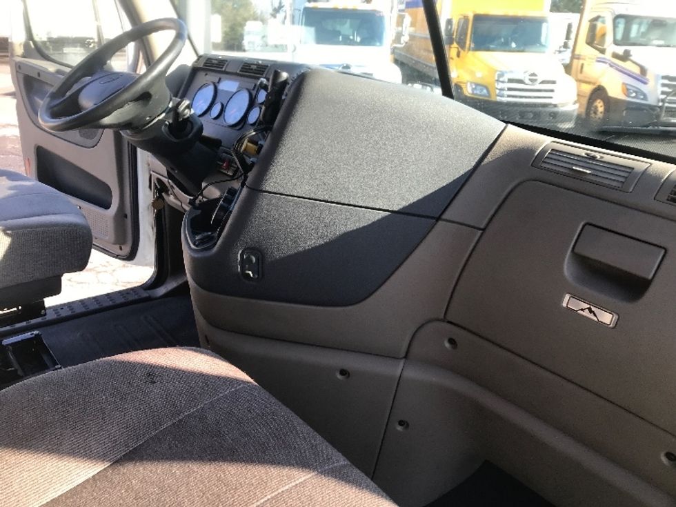 Sleeper Tractor-Heavy Duty Tractors-Freightliner-2019-Cascadia 12564ST-Cleona-PA-411,826\n\t\tmiles-$ 54,500 - Image 15