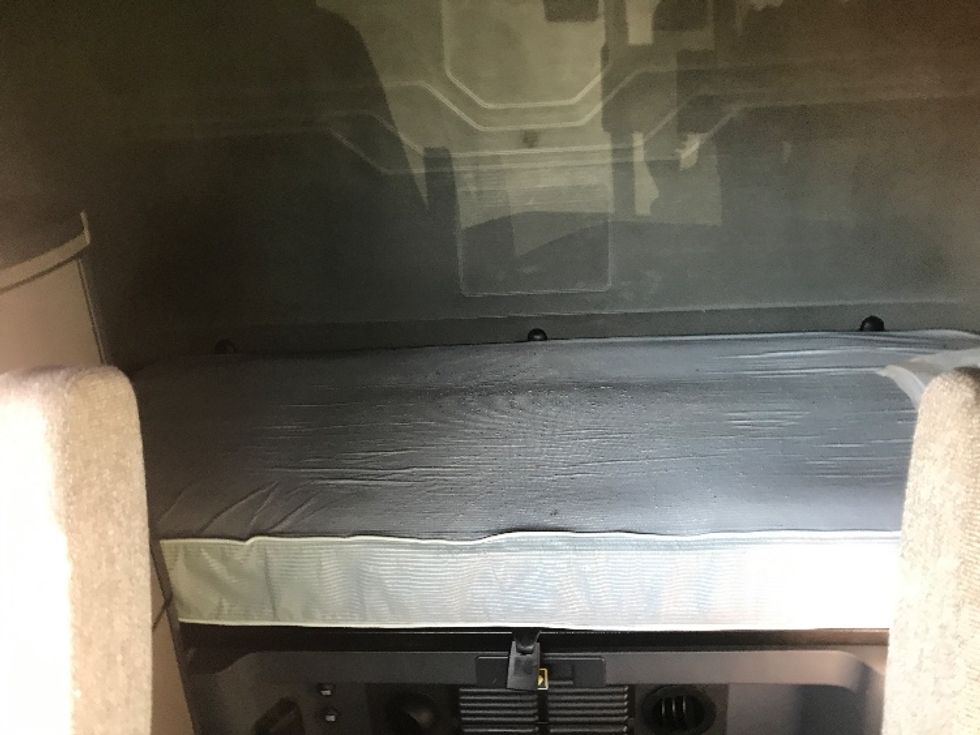 Sleeper Tractor-Heavy Duty Tractors-Freightliner-2019-Cascadia 12564ST-Cleona-PA-411,826\n\t\tmiles-$ 54,500 - Image 16