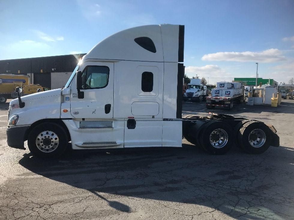 Sleeper Tractor-Heavy Duty Tractors-Freightliner-2019-Cascadia 12564ST-Cleona-PA-411,826\n\t\tmiles-$ 54,500 - Image 4
