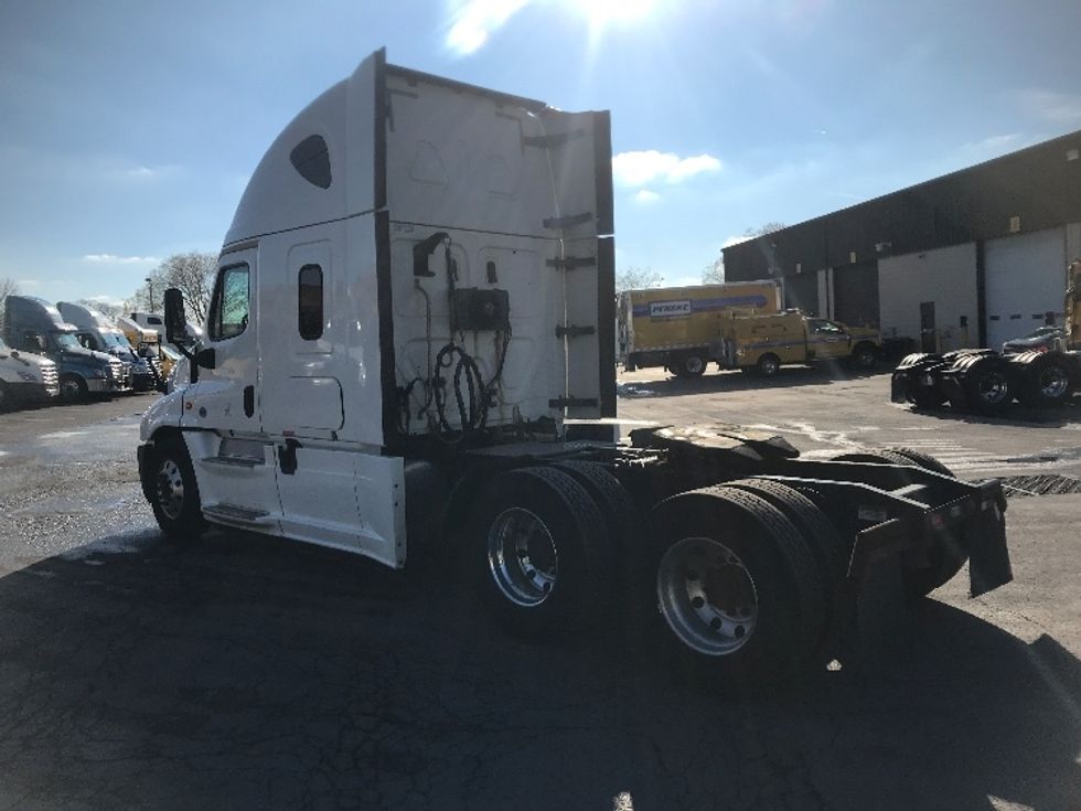Sleeper Tractor-Heavy Duty Tractors-Freightliner-2019-Cascadia 12564ST-Cleona-PA-411,826\n\t\tmiles-$ 54,500 - Image 5