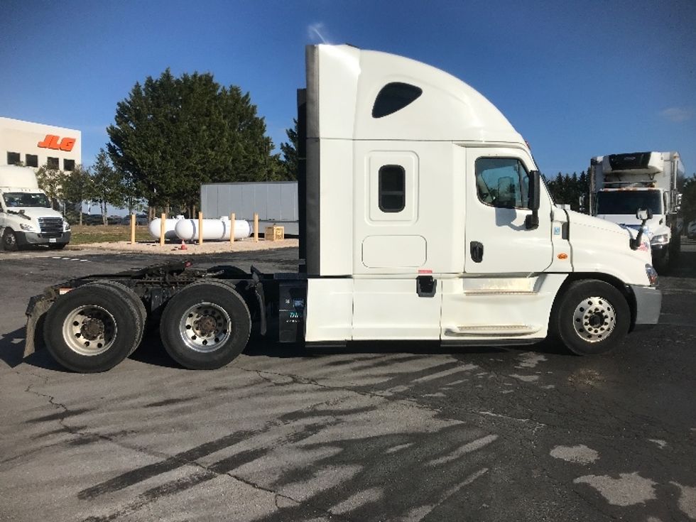Sleeper Tractor-Heavy Duty Tractors-Freightliner-2019-Cascadia 12564ST-Cleona-PA-411,826\n\t\tmiles-$ 54,500 - Image 8