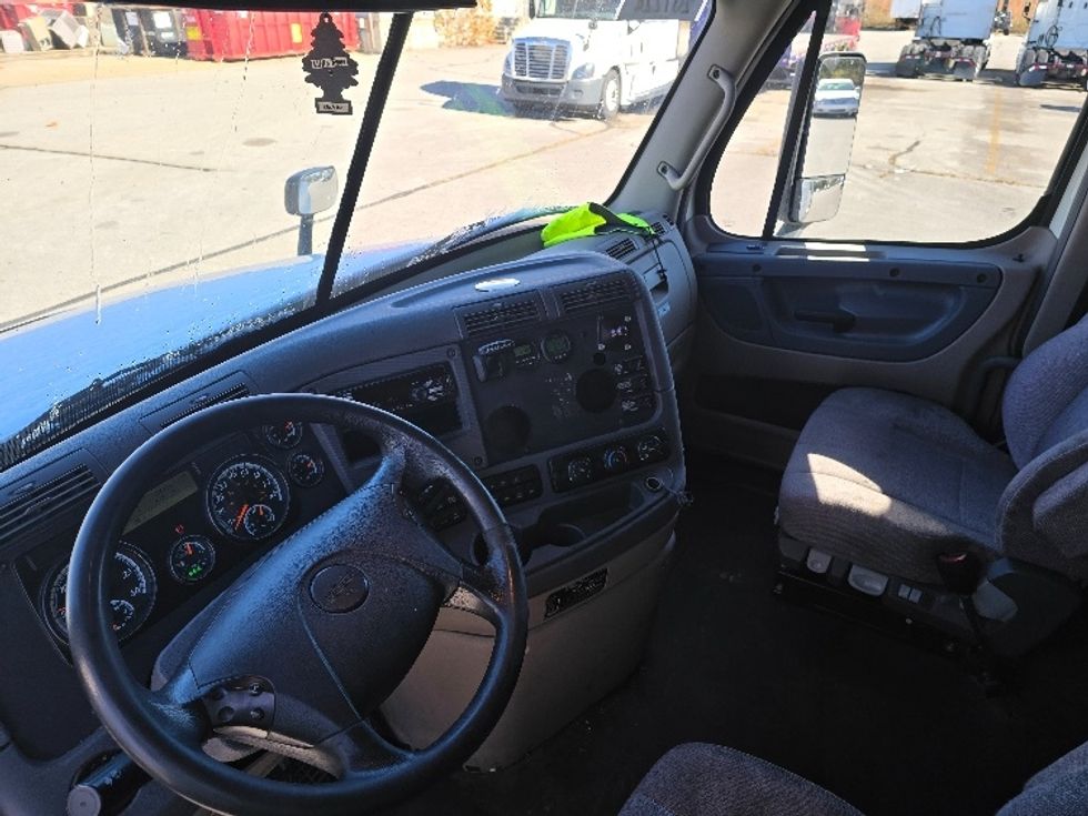 Sleeper Tractor-Heavy Duty Tractors-Freightliner-2019-Cascadia 12564ST-Cookeville-TN-537,105\n\t\tmiles-$ 49,500 - Image 10