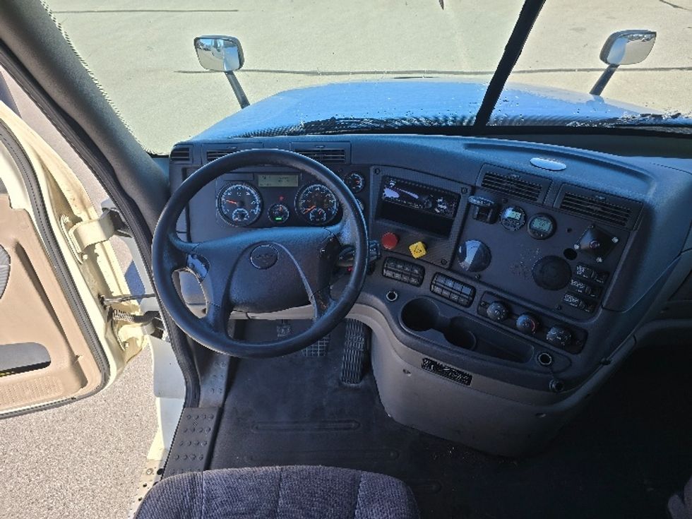 Sleeper Tractor-Heavy Duty Tractors-Freightliner-2019-Cascadia 12564ST-Cookeville-TN-537,105\n\t\tmiles-$ 49,500 - Image 11