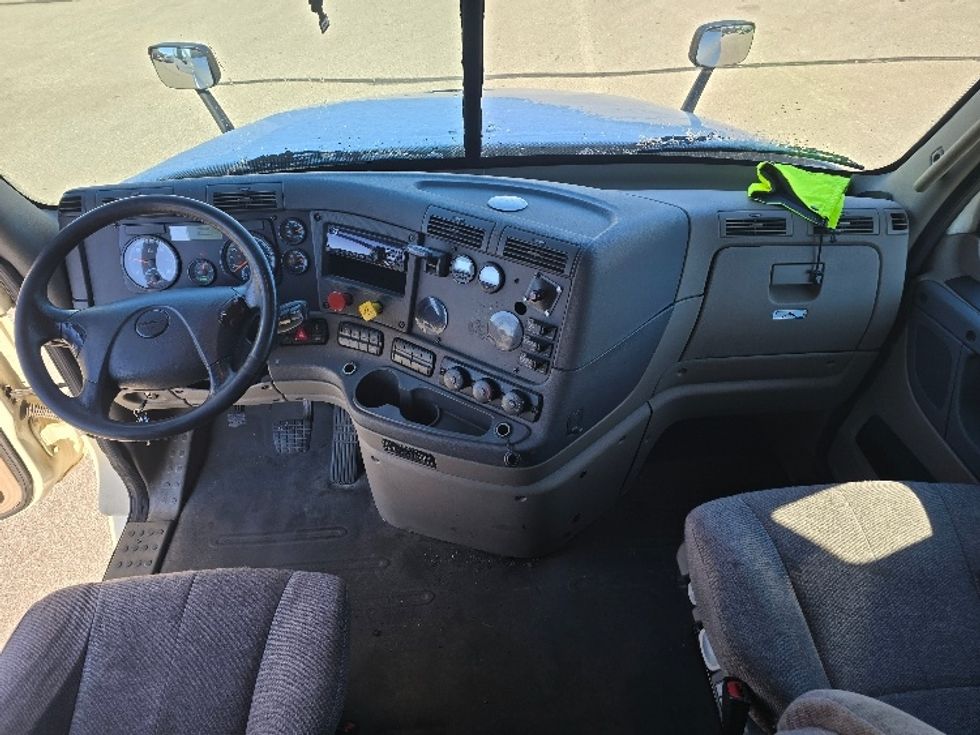 Sleeper Tractor-Heavy Duty Tractors-Freightliner-2019-Cascadia 12564ST-Cookeville-TN-537,105\n\t\tmiles-$ 49,500 - Image 12