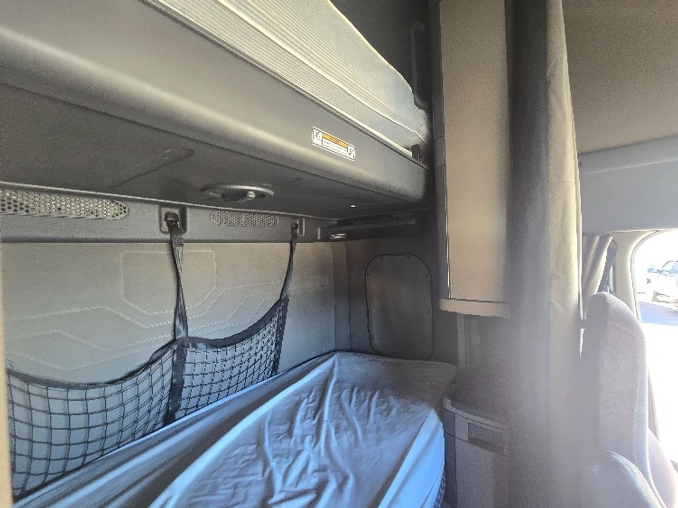 Sleeper Tractor-Heavy Duty Tractors-Freightliner-2019-Cascadia 12564ST-Cookeville-TN-537,105\n\t\tmiles-$ 49,500 - Image 18