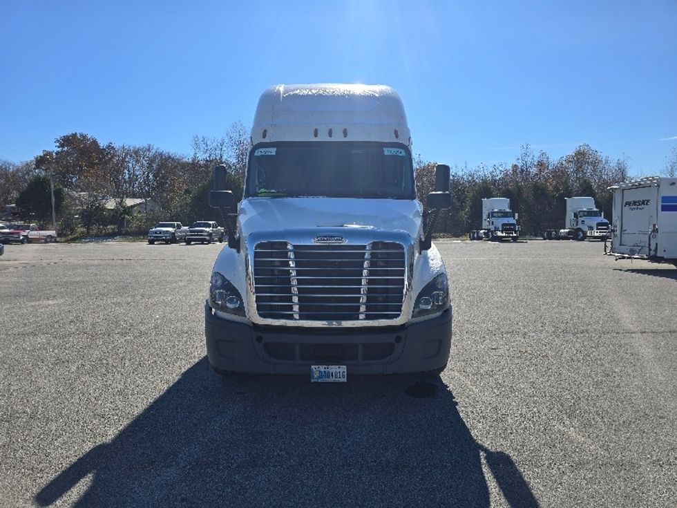 Sleeper Tractor-Heavy Duty Tractors-Freightliner-2019-Cascadia 12564ST-Cookeville-TN-537,105\n\t\tmiles-$ 49,500 - Image 2