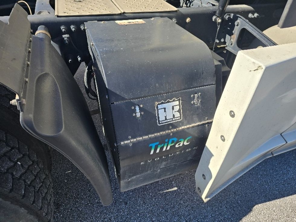 Sleeper Tractor-Heavy Duty Tractors-Freightliner-2019-Cascadia 12564ST-Cookeville-TN-537,105\n\t\tmiles-$ 49,500 - Image 22