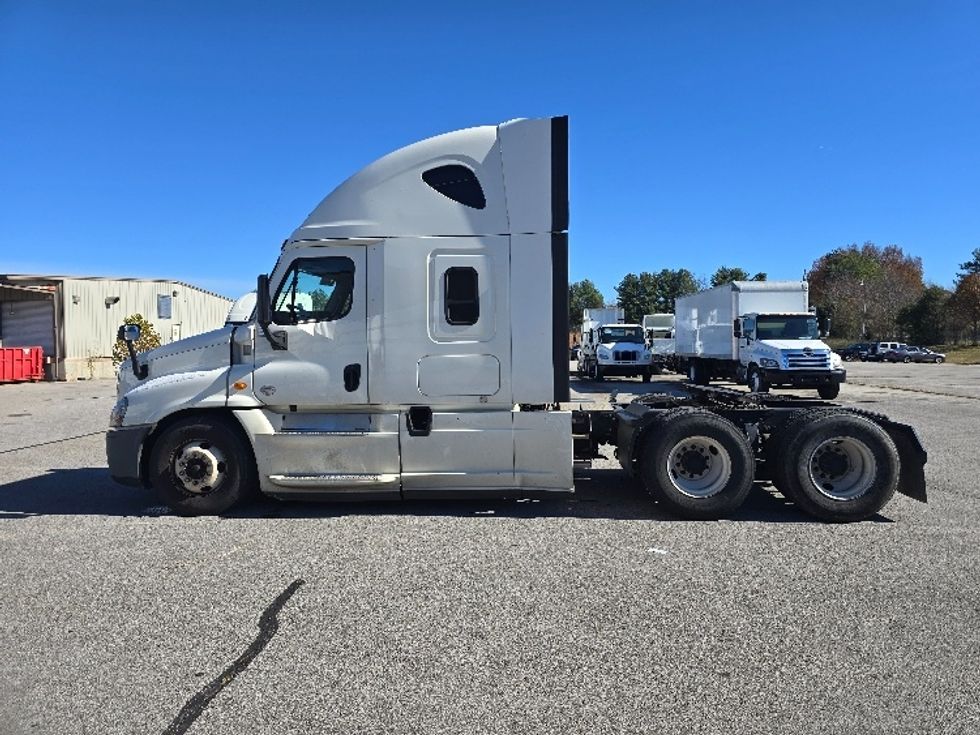 Sleeper Tractor-Heavy Duty Tractors-Freightliner-2019-Cascadia 12564ST-Cookeville-TN-537,105\n\t\tmiles-$ 49,500 - Image 4