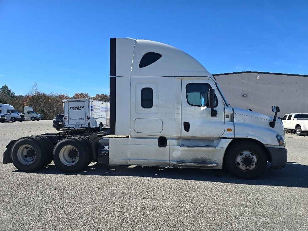 Sleeper Tractor-Heavy Duty Tractors-Freightliner-2019-Cascadia 12564ST-Cookeville-TN-537,105\n\t\tmiles-$ 49,500 - Image 8