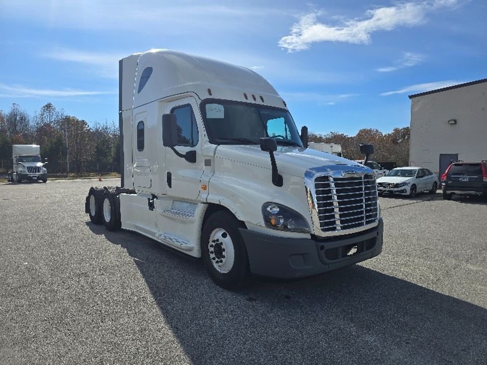 Sleeper Tractor-Heavy Duty Tractors-Freightliner-2019-Cascadia 12564ST-Cookeville-TN-586,745\n\t\tmiles-$ 46,750 - Image 1
