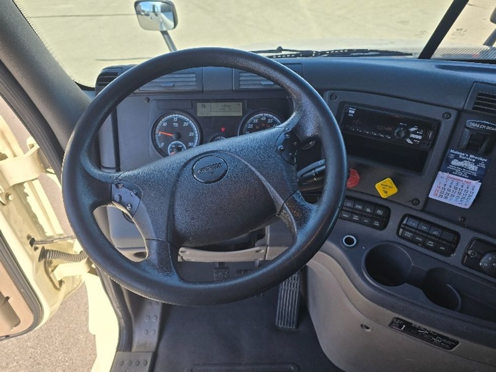 Sleeper Tractor-Heavy Duty Tractors-Freightliner-2019-Cascadia 12564ST-Cookeville-TN-586,745\n\t\tmiles-$ 46,750 - Image 11