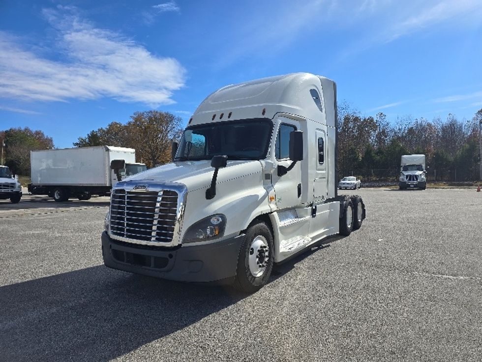 Sleeper Tractor-Heavy Duty Tractors-Freightliner-2019-Cascadia 12564ST-Cookeville-TN-586,745\n\t\tmiles-$ 46,750 - Image 3