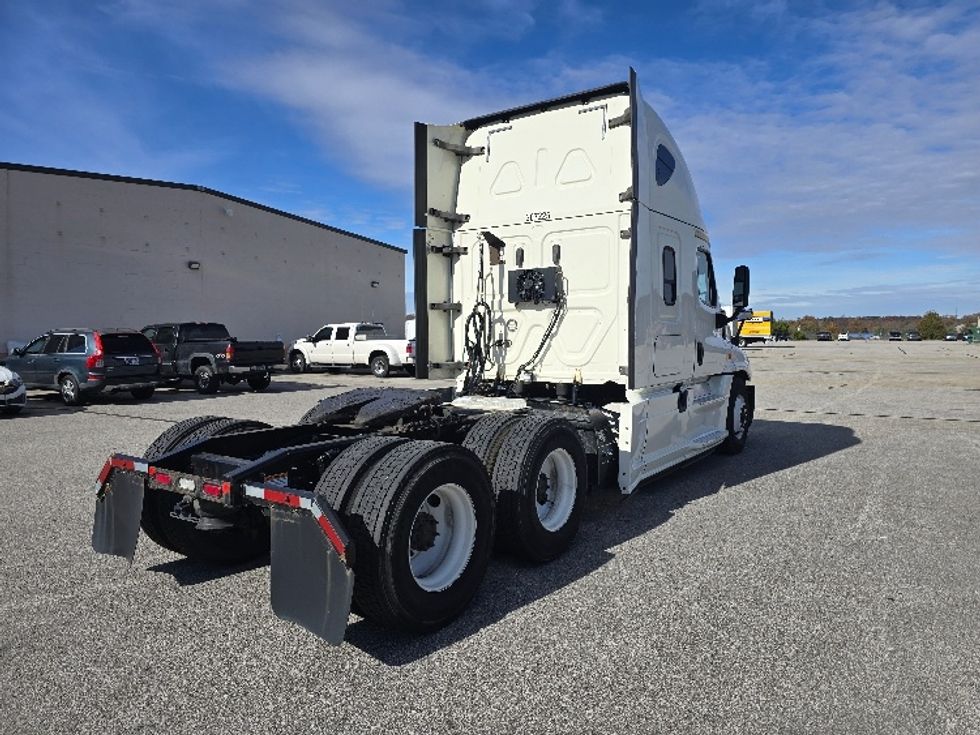 Sleeper Tractor-Heavy Duty Tractors-Freightliner-2019-Cascadia 12564ST-Cookeville-TN-586,745\n\t\tmiles-$ 46,750 - Image 7