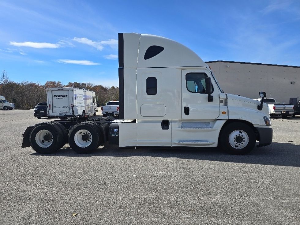 Sleeper Tractor-Heavy Duty Tractors-Freightliner-2019-Cascadia 12564ST-Cookeville-TN-586,745\n\t\tmiles-$ 46,750 - Image 8