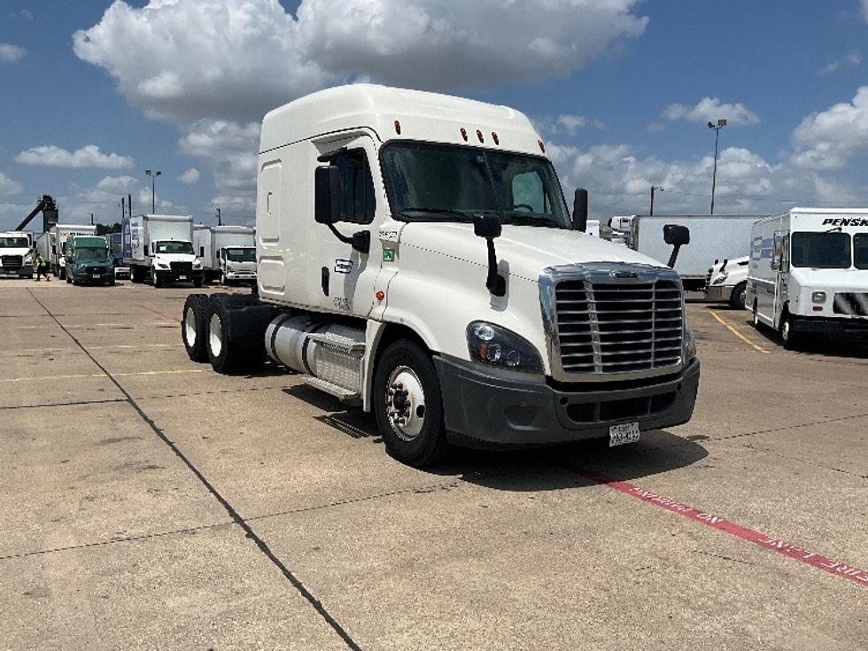 Sleeper Tractor-Heavy Duty Tractors-Freightliner-2019-Cascadia 12564ST-Dallas-TX-205,674\n\t\tmiles-$ 65,000 - Image 1