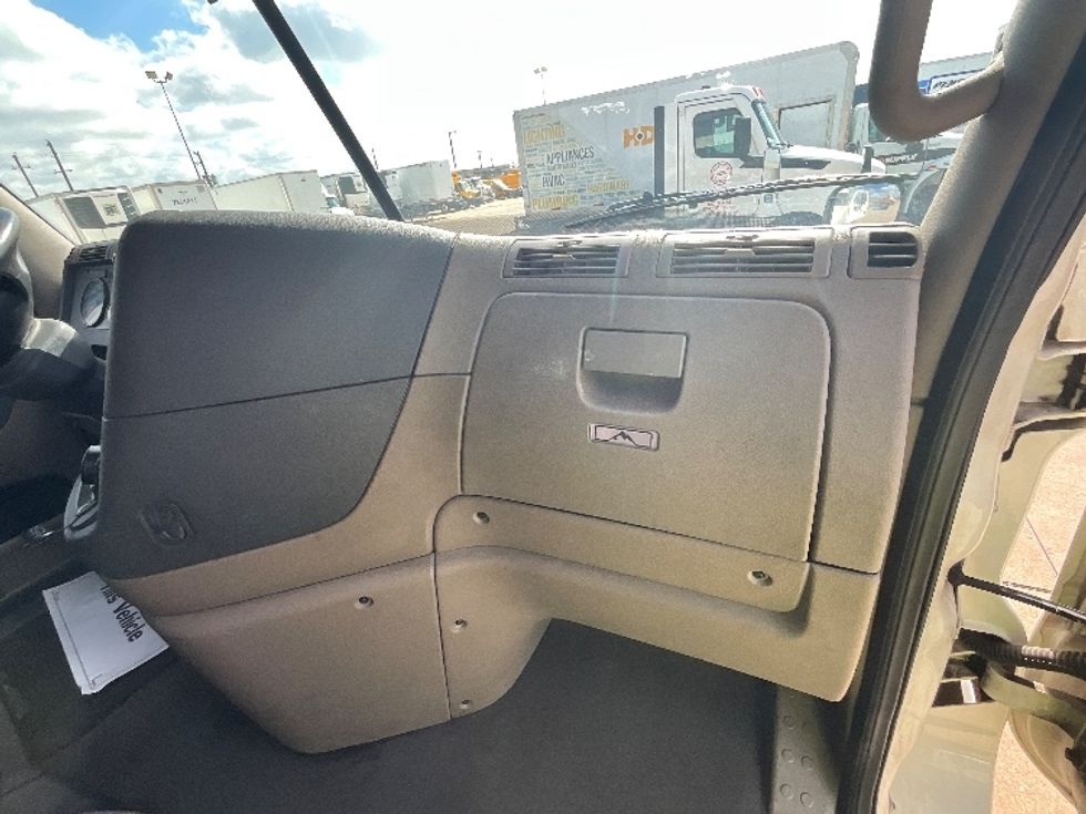 Sleeper Tractor-Heavy Duty Tractors-Freightliner-2019-Cascadia 12564ST-Dallas-TX-205,674\n\t\tmiles-$ 65,000 - Image 14